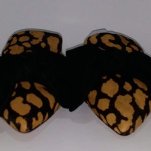 AVEC LES FILLES Giraffe Print Bow Slip-ons Sandals